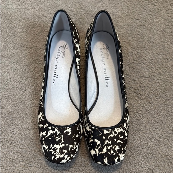 Bettye Muller Black and White Calve Hair Heels with Striking Pattern - Picture 1 of 10